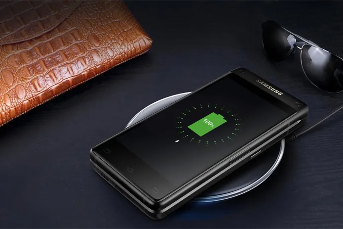 Samsung designs a retro flip-phone!! 2