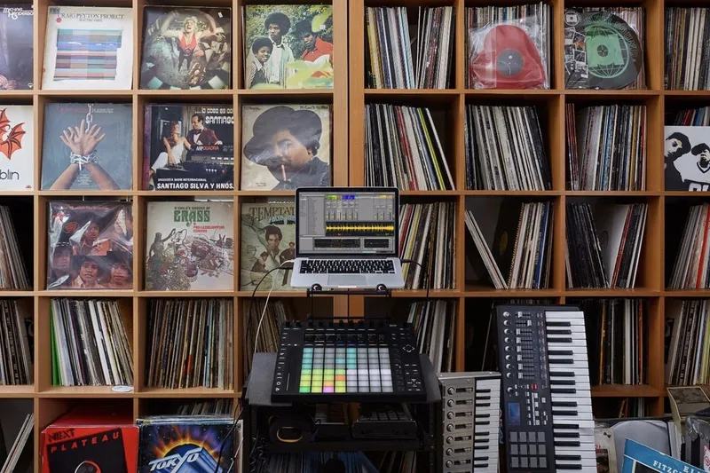 Video: Calling all music makers AliveInVR is something you need!! 1
