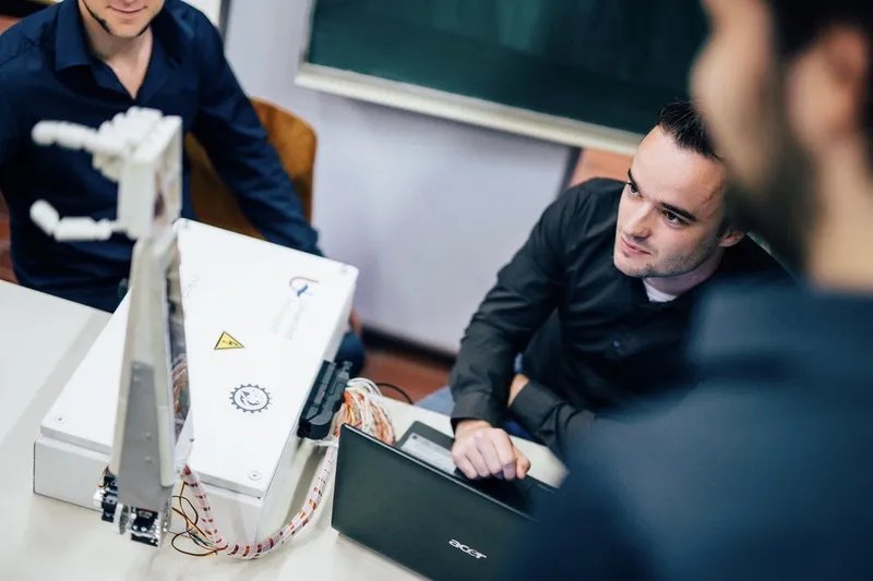 Video: This 3D-printable robot arm is a sign language interpreter... 1