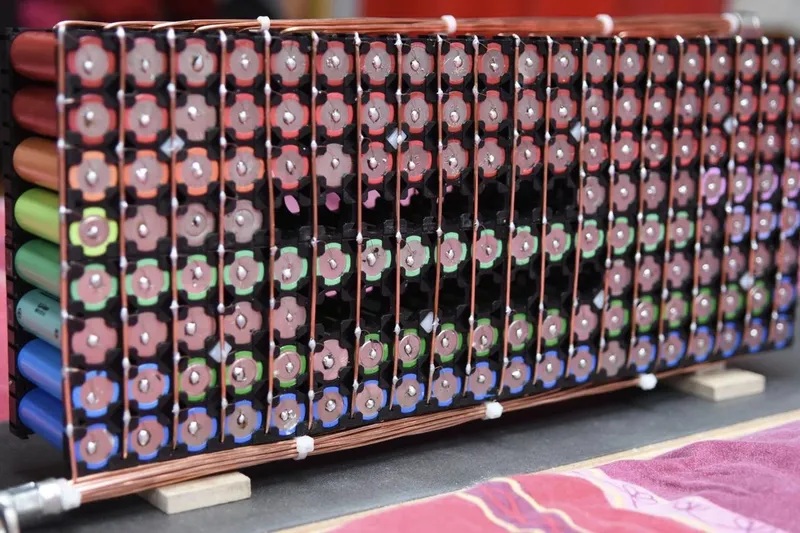 Video: Use your old laptop batteries to power your home!! 2