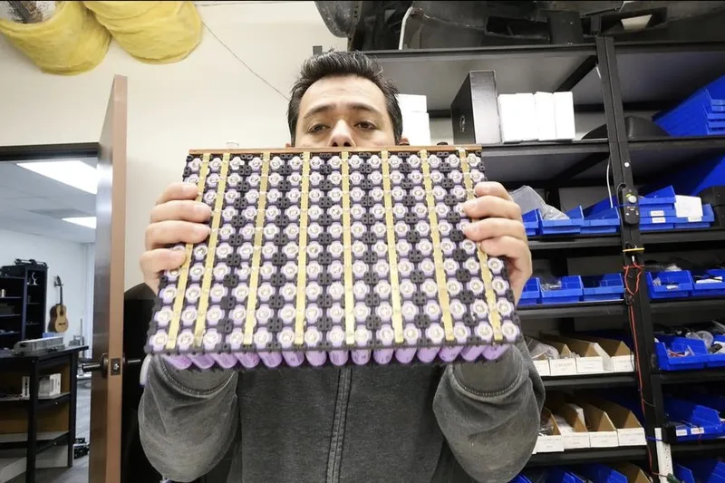 Video: Use your old laptop batteries to power your home!! 5
