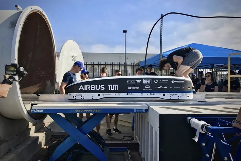 Video: Elon Musk & SpaceX's hyperloop exceeds 200mph!! 0