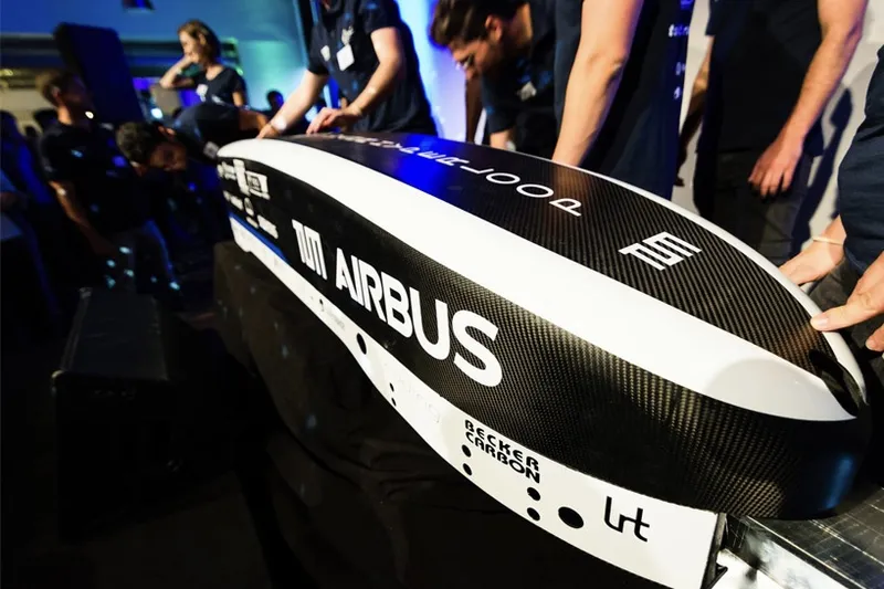 Video: Elon Musk & SpaceX's hyperloop exceeds 200mph!! 3