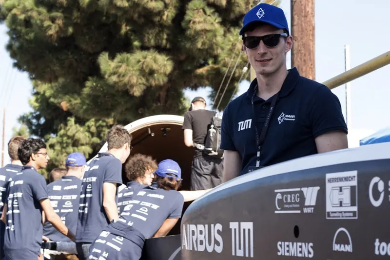 Video: Elon Musk & SpaceX's hyperloop exceeds 200mph!! 2
