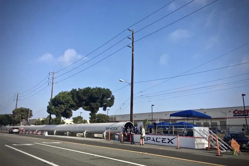 Video: Elon Musk & SpaceX's hyperloop exceeds 200mph!! 1