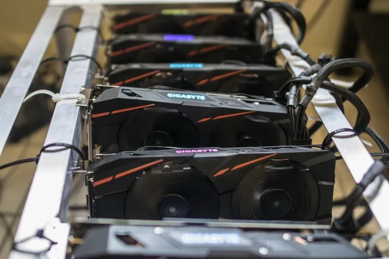 Video: Here is how you can build your own mining rig! 1