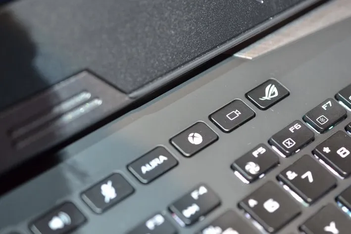 Imagine every gaming laptop had Asus' new 144 Hz display!! 3