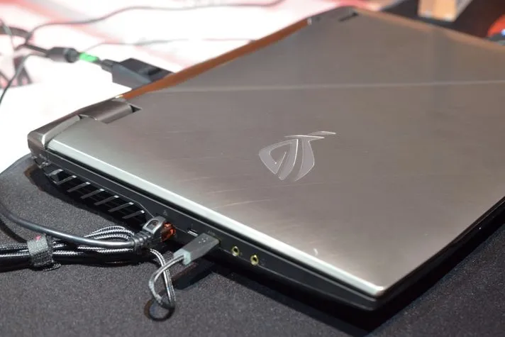 Imagine every gaming laptop had Asus' new 144 Hz display!! 4